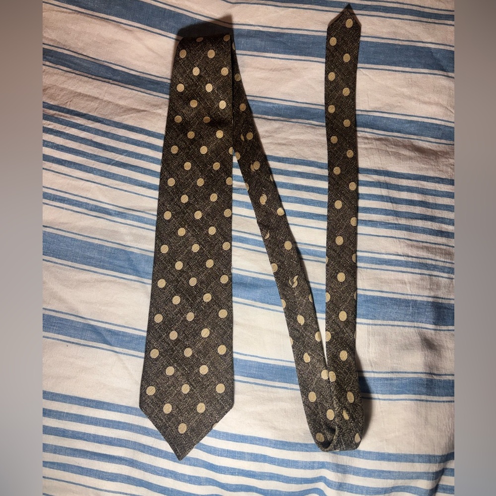 Green tie with beige dots
